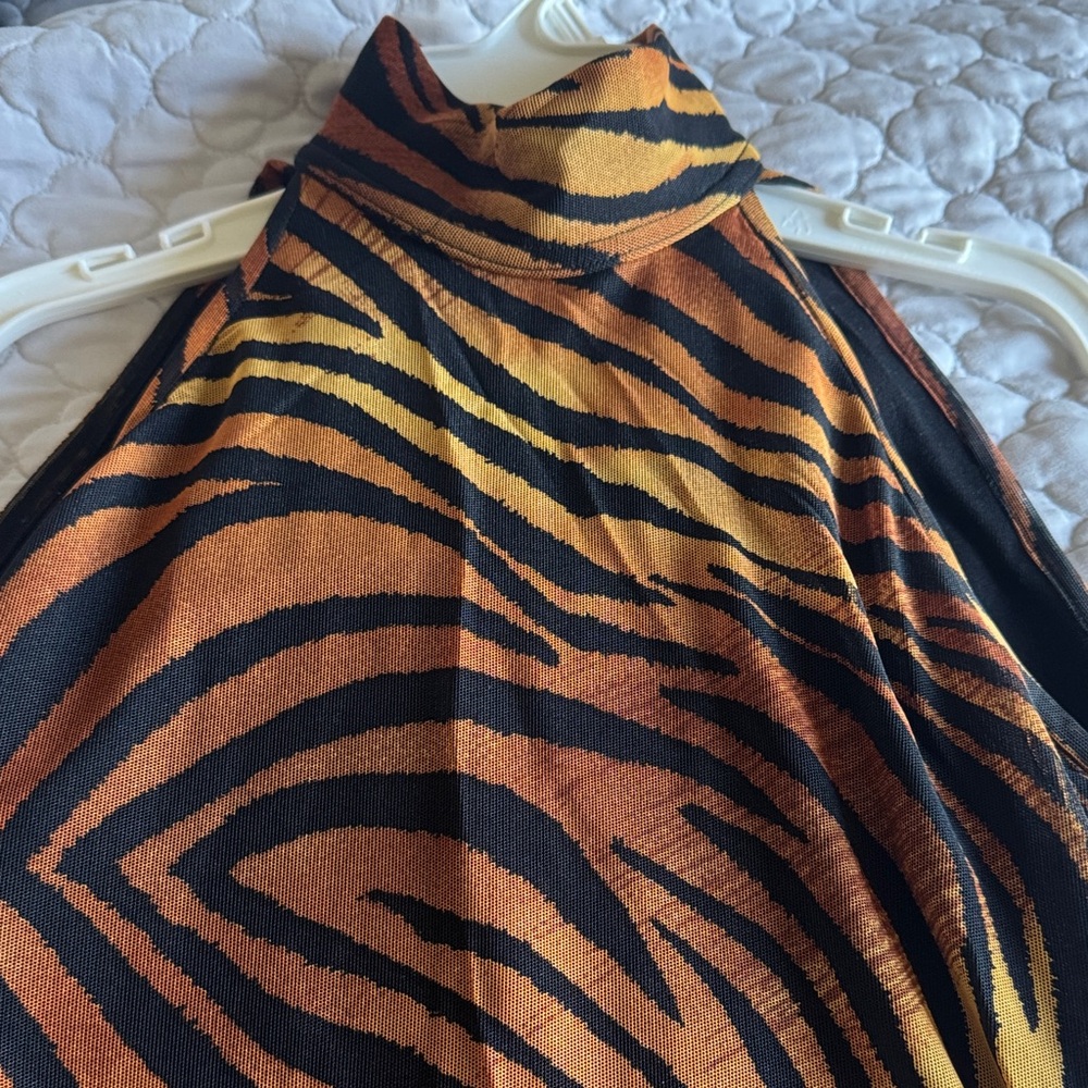 Gorgeous Tadashi Shoji Tiger Print Halter Mermaid mid calf Dress 6 Mesh Dress